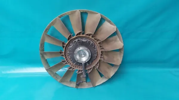 Ventilador Mercedes Actros MP4 OEM A4702000422 - Usado image 3