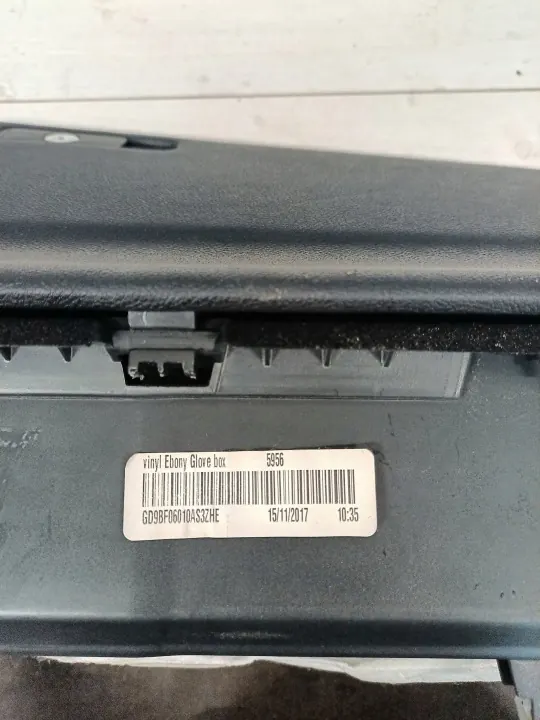 Compartimento salpicadero Lincoln Continental OEM GD9BF06010 image 5