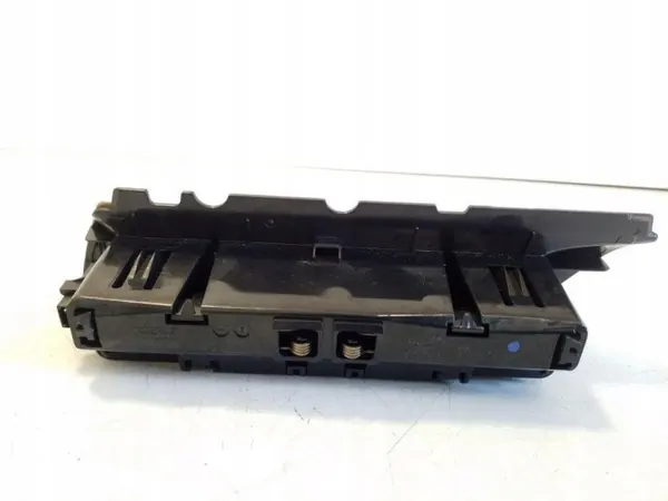 Cendrier porte arrière droit OEM 7P5857952 Porsche Cayenne image 4
