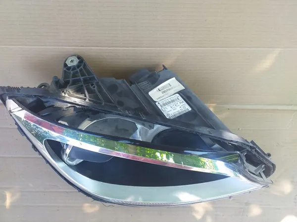 RECHTER KOPLAMP MERCEDES CKLASA W205 GEBRUIKT image 2