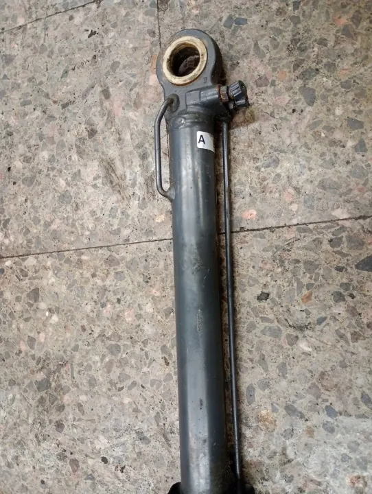 OEM 9675530105 Atuador elevação cabina Atego 3 image 3