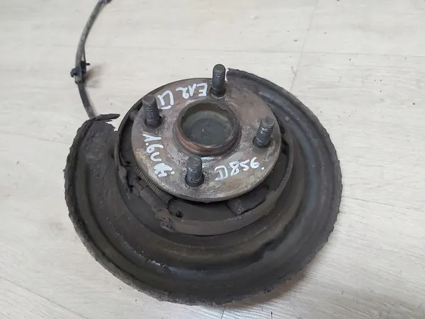 Placa de suporte traseira Toyota Corolla E12 1.4 1.6 VVTi ESQUERDA image 2