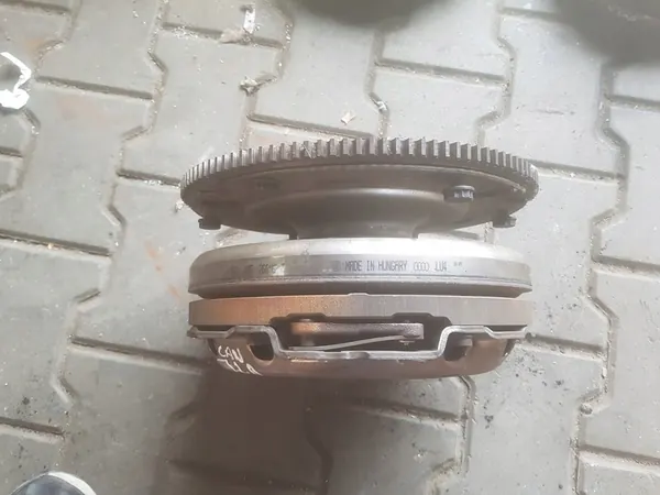 AUDI S5 A5 8T 4.2 FSI Volante de Dupla Massa image 2