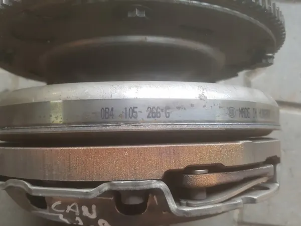 AUDI S5 A5 8T 4.2 FSI Volante de Dupla Massa image 3