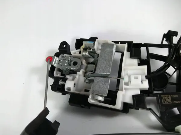 Fram vänster dörrlås Chevrolet Silverado 1500 2019+ OEM image 6