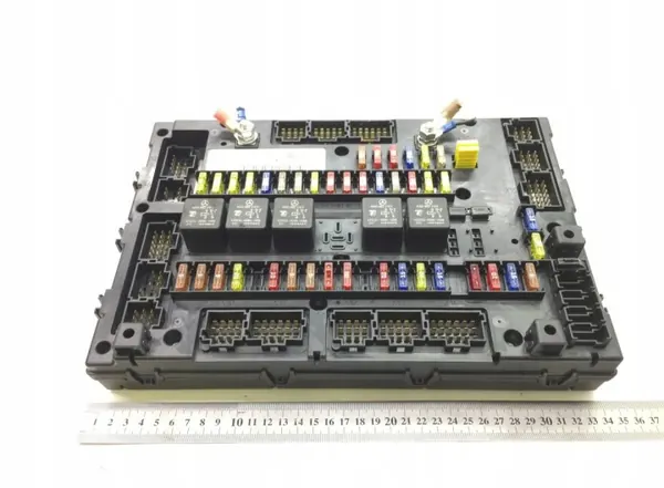 Sulakekaappi Mercedes-Benz OEM 0014461358 - Käytetty image 2