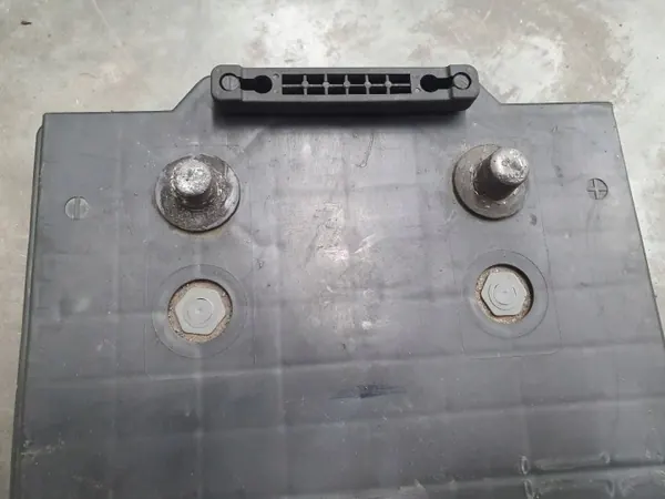 Bateria de Gel OEM AUST122397 210Ah - Usada image 6
