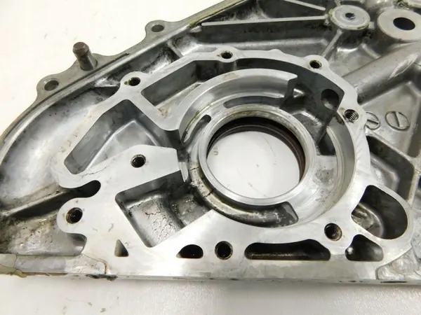 Carcasa de Bomba de Aceite OEM Nissan 2.2 DCI - Usado image 4