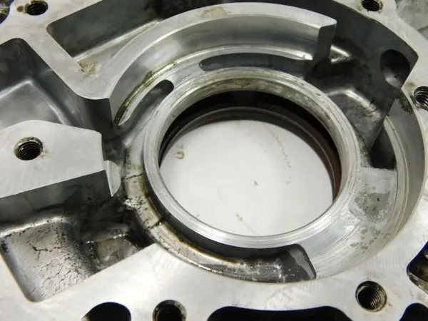 Carcasa de Bomba de Aceite OEM Nissan 2.2 DCI - Usado image 5