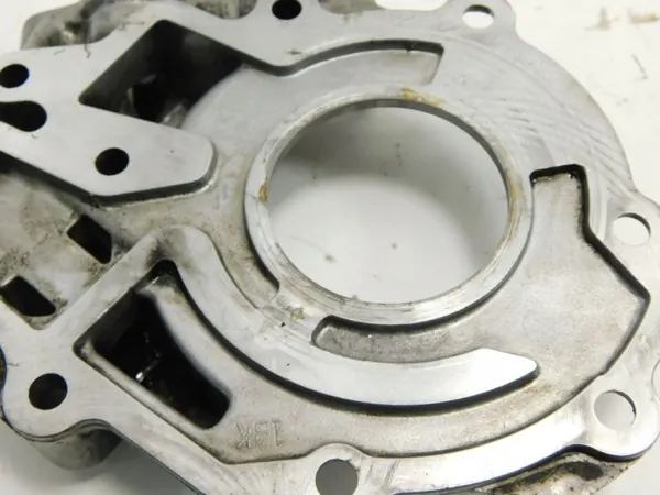 Carcasa de Bomba de Aceite OEM Nissan 2.2 DCI - Usado image 6