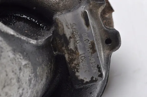 Turbo Toyota 2.2 D-4D Avensis II T25 image 2