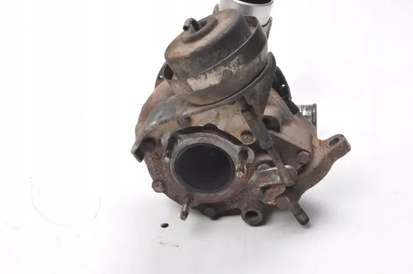 Turbo Toyota 2.2 D-4D Avensis II T25 image 3