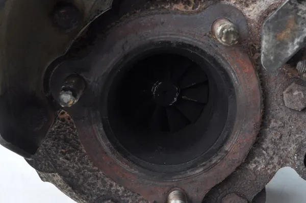 Turbo Toyota 2.2 D-4D Avensis II T25 image 5