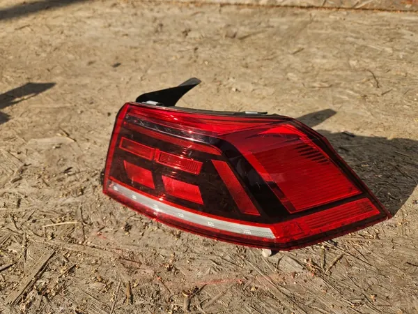 VW Passat B8 Lift Sedan Höger Bakljus OEM image 2