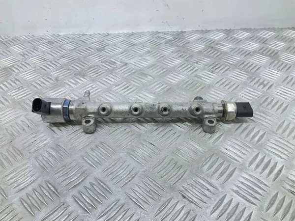 Régulateur pression carburant OEM 04L089G VW Passat B8 image 2