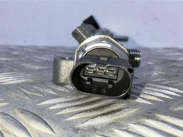 Régulateur pression carburant OEM 04L089G VW Passat B8 image 7