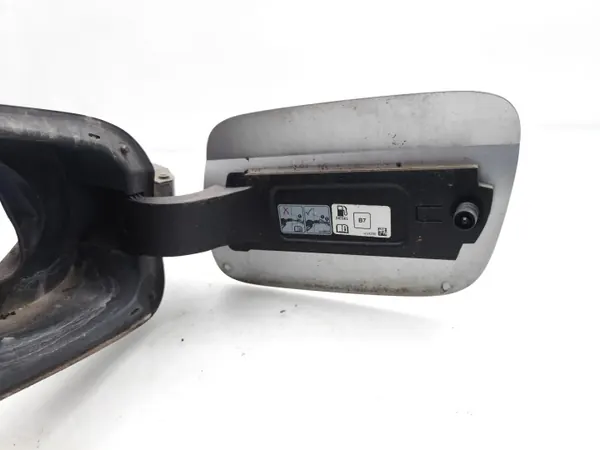 Tapa de combustible Vauxhall Insignia OEM 84384298 - Usado image 5