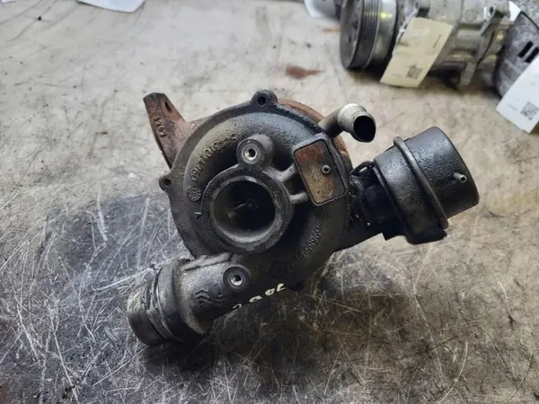 Turbocompresor usado OEM 54399700127 para Nissan Juke 1.5L image 2