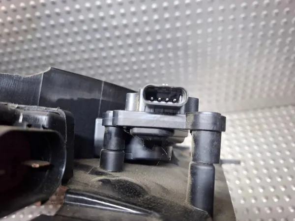 Radiatorventilator OEM S25135391 voor Mercedes C W205 image 3