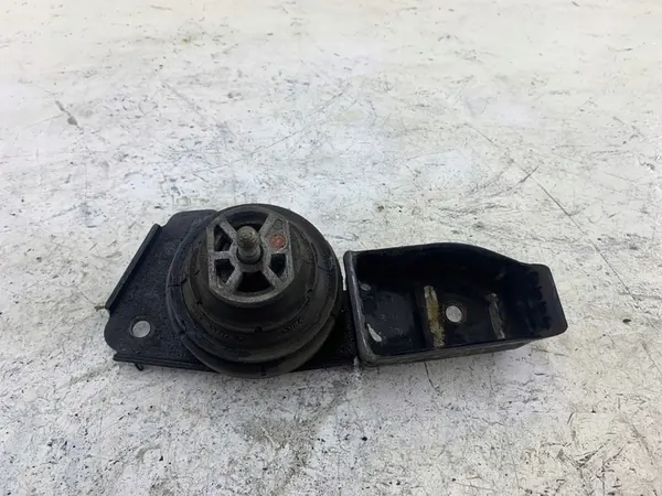 VW Sharan I Seat Alhambra Galaxy MK1 Engine Mount 7M3199132R image 3