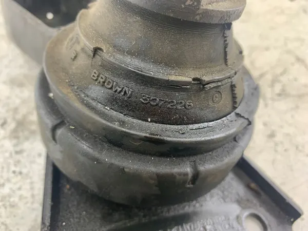 VW Sharan I Seat Alhambra Galaxy MK1 Engine Mount 7M3199132R image 6