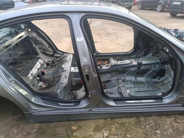 BMW 528XI F10 kvartspanel pelare höger OEM 18719 image 2