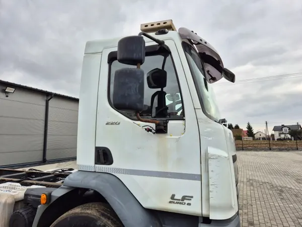 Cabina Día DAF LF Euro 6 OEM - Sin Puertas image 3