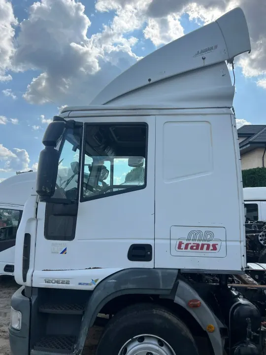 Käytetty Iveco OE makuuhytti Eurocargolle image 3