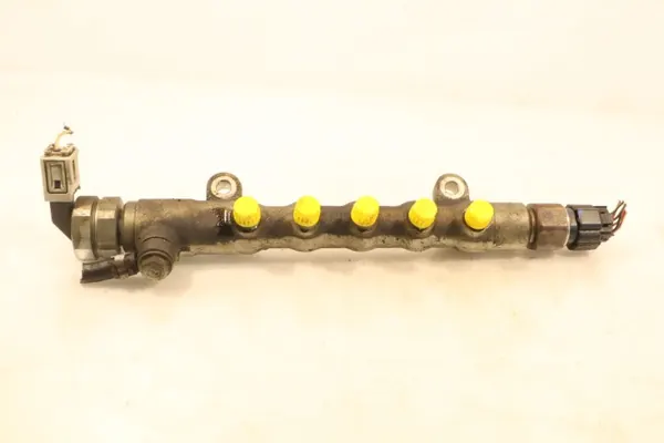 Toyota Avensis insprutningsräl OEM 89458-20050 image 5