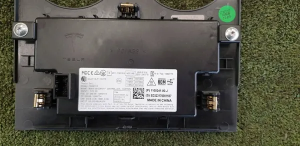 Module Lecteur Carte Clé Tesla Model Y OEM 1100241-00-J image 3