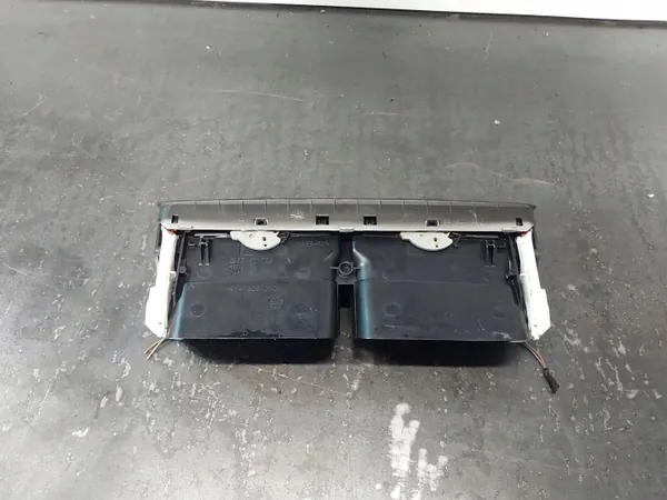 Grelha ventilação central VW Passat B5 Lift OEM 3B0819728D image 10