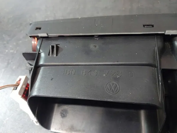 Grelha ventilação central VW Passat B5 Lift OEM 3B0819728D image 6