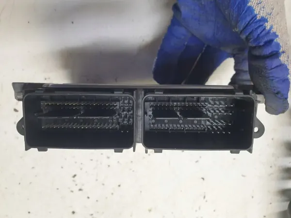 Ford Moottorin ECU C1B1-12A650-FF Fiesta MK7 image 4