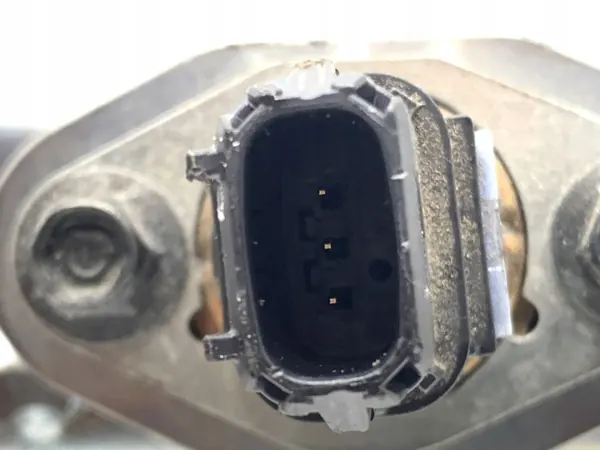 Polttoainekisko suuttimilla Toyota Yaris IV OEM 23250-F2050 image 5