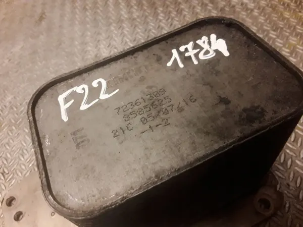 BMW Diesel-öljynjäähdytin OEM 8585625 - Käytetty image 3