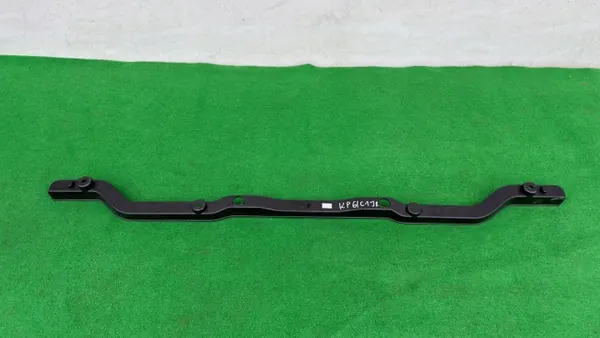VW Caddy alustansuojan kiinnike OEM 2K5825205 KP6/C1JR image 2