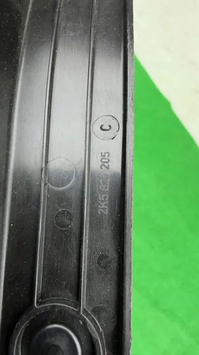VW Caddy alustansuojan kiinnike OEM 2K5825205 KP6/C1JR image 3