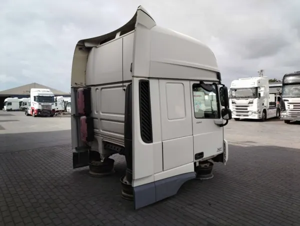 Super Space Cab Cabine DAF XF 106 - OEM KABINA XF 106 image 4