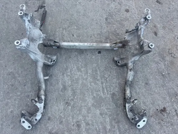 Framfjädringsbärare OEM 8T0399315H begagnad image 2