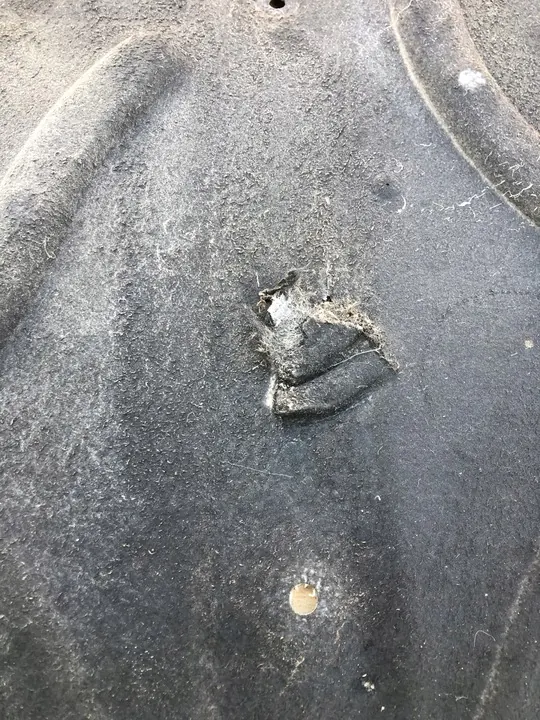 MERCEDES W218 Underbodsskydd Höger A2126100708 image 5