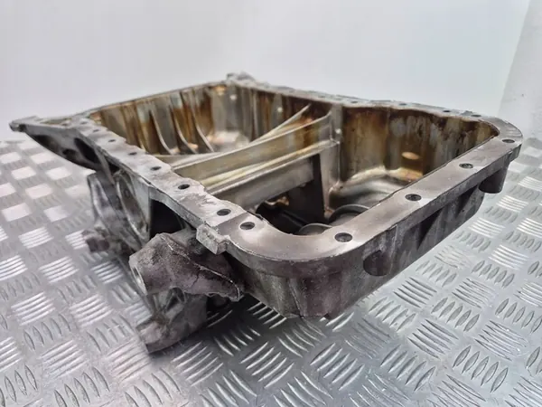 Mercedes C280 W204 Oljetank A2720143102 image 4