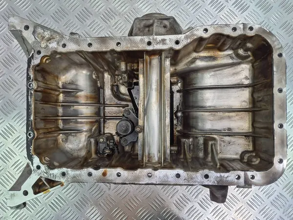 Mercedes C280 W204 Oljetank A2720143102 image 5