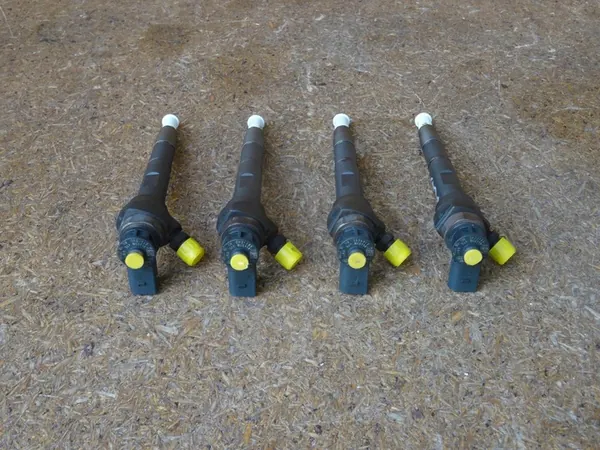 A3 8V GOLF VII LEON III 2.0 TDI Iniettore carburante 04L130277AK image 2