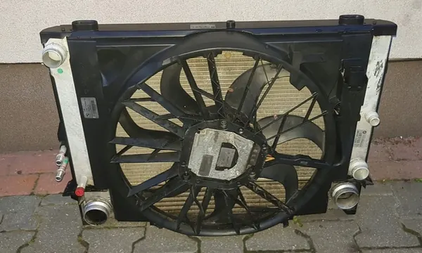 Conjunto de enfriador de agua BMW E60 E61 3.0 D OEM 7801002 image 3