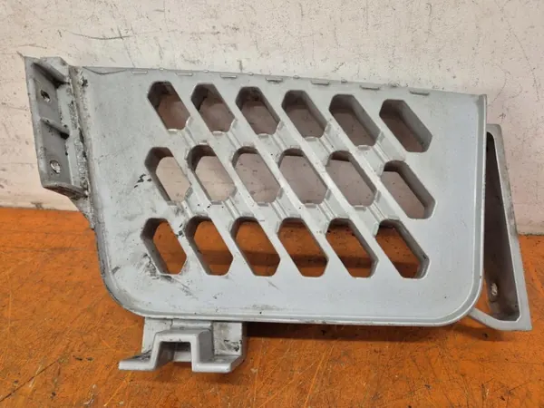 Volvo FH4 linke Trittstufe OEM 82142329 - Gebraucht image 2