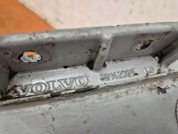 Volvo FH4 linke Trittstufe OEM 82142329 - Gebraucht image 4