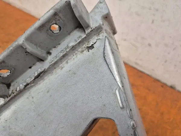 Volvo FH4 linke Trittstufe OEM 82142329 - Gebraucht image 5