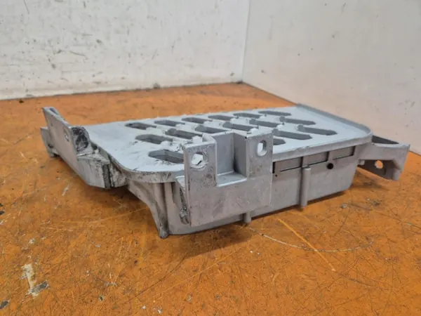 Volvo FH4 linke Trittstufe OEM 82142329 - Gebraucht image 6