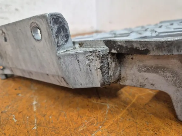 Volvo FH4 linke Trittstufe OEM 82142329 - Gebraucht image 7