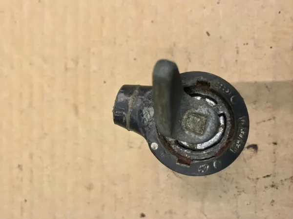 Volkswagen Golf I 1975 Takaluukun Kahva - OEM 171827539 image 3